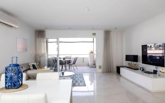 Stylish Executive Apartment With Balcony