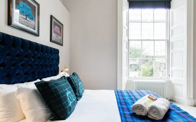 JOIVY York Place Apartment in Georgian City Centre Building