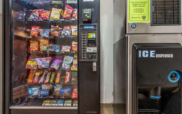 Comfort Inn & Suites Cincinnati Uptown Clifton