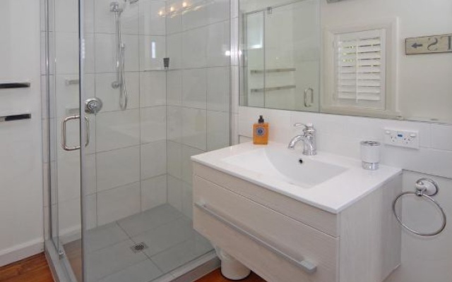 Historic Colenso Cottage – Bathroom – Napier