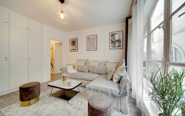 Amazing Historical Parisien Apartment Next TO Louvre Area ! - 1
