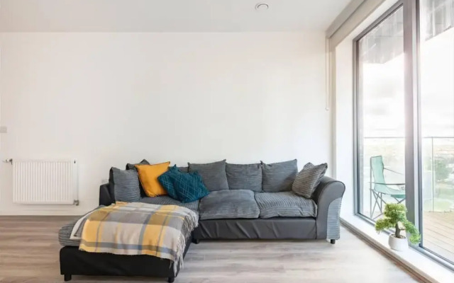 Impeccable 2-bed Apartment in Wembley