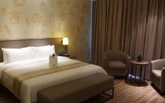 Homeinn Plus Hotel (Beijing Guangqumennei Subway Station Hongrun)