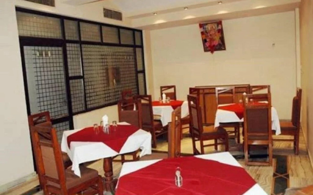 Hotel Madhav Palace