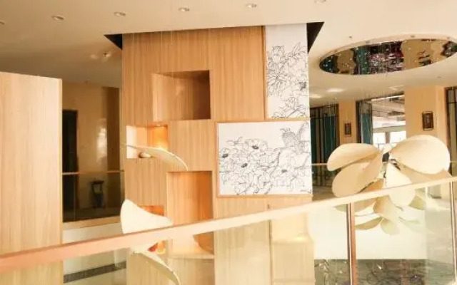 Zhongzhou Elegant Hotel（Luoyang Tianxiang Peony Garden Airport Branch）