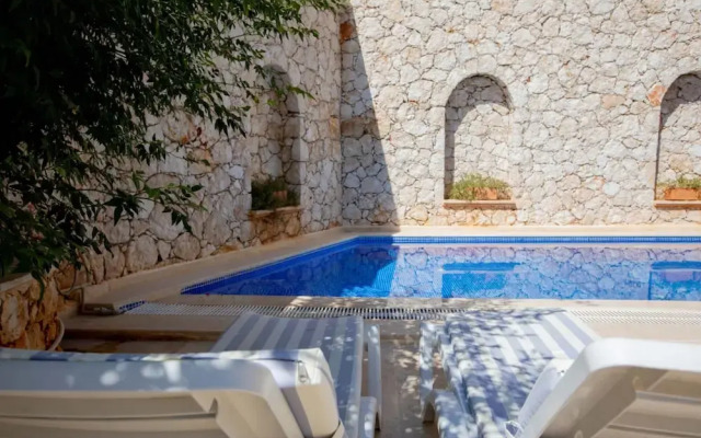 Invigorating Villa With Shared Pool in Kas