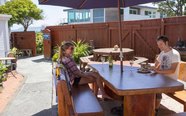 Moana Lodge - Hostel
