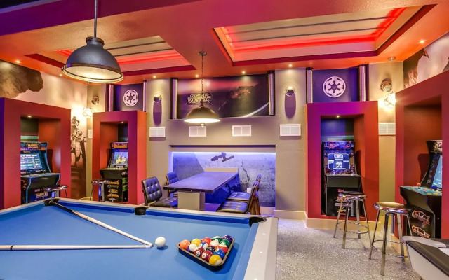 Stunning Villa w/ No Rear Neighbors! Near Disney