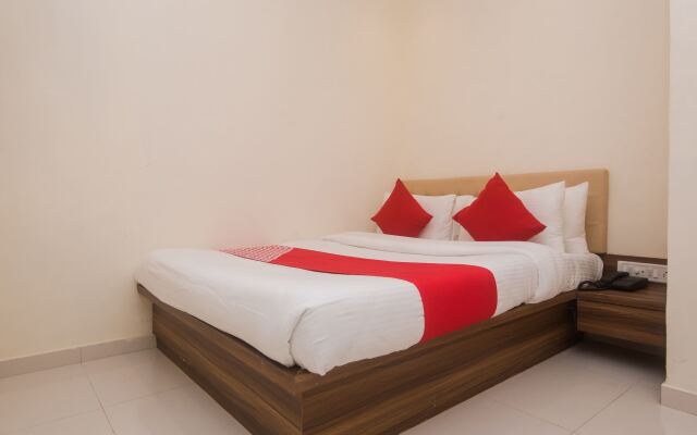OYO 23259 Hotel Galaxy Inn