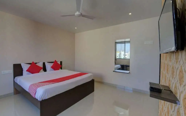 Log Inn Plaza By OYO Rooms