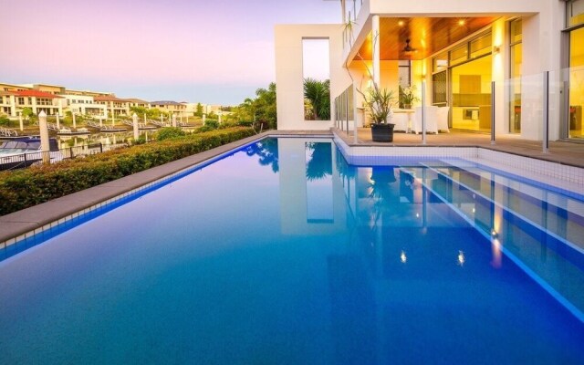 Holiday Home Vogue Living @ Hope Island Resort