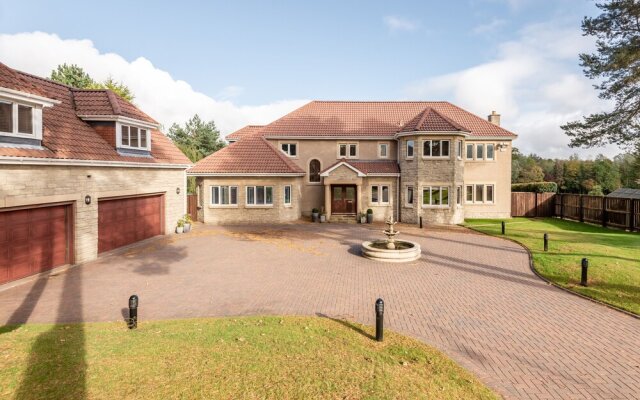 Luxury 6 Bed House With Pool