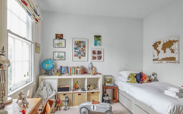 Stylish Family home near Camden