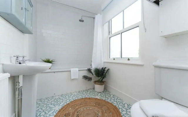 Host Stay Centurion House