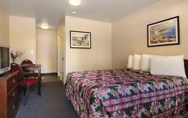 Savannah Suites-Stone Mountain