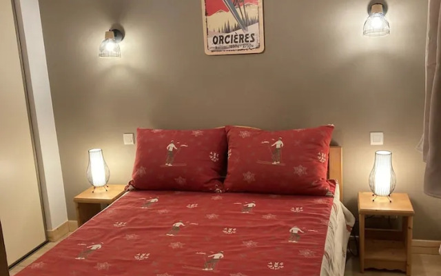 Alpine Apartment With Balcony