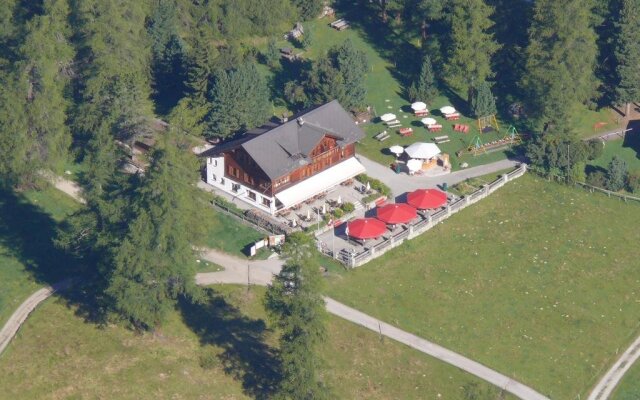 Spinas Gasthaus Val Bever - Hostel
