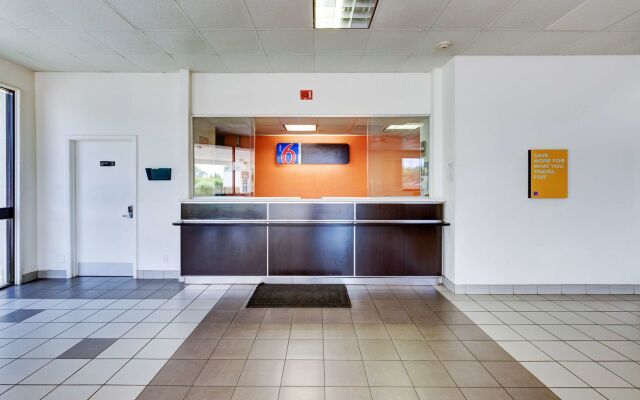 Executive Inn & Suites