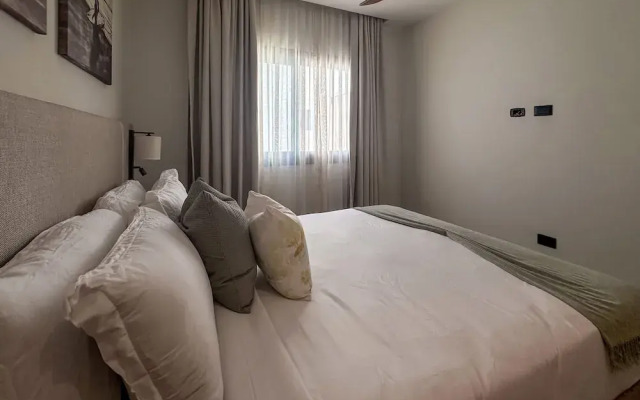 Spectacular Golf Front 3BR Apartment!