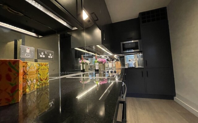 JOIVY Chic Mews house in S Kensington