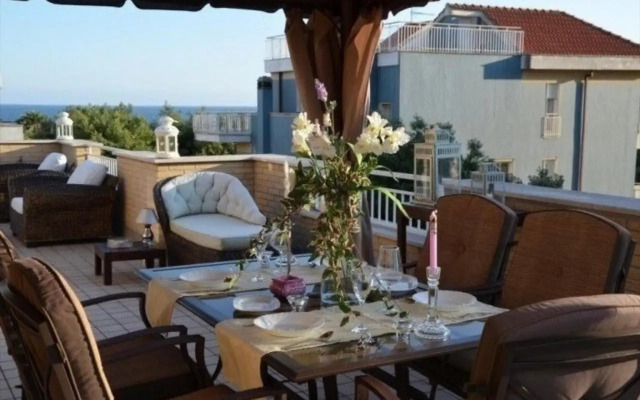 Prestigioso Attico 20 mt dal mare