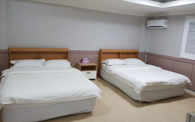 Daegu Dongseongro Gyeong`s Hostel