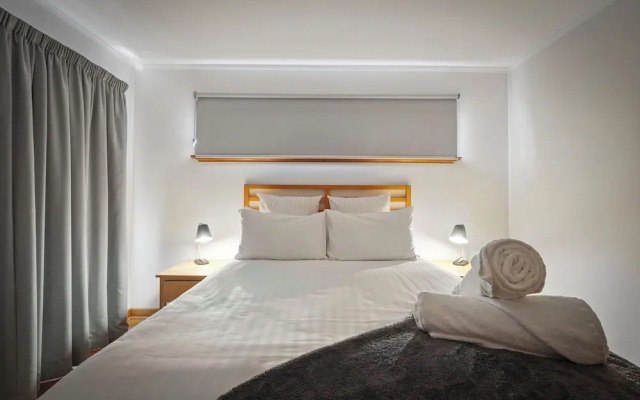 Coningham Beach House - 3 Bedrooms