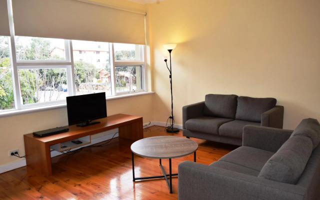 Glenelg Holiday Apartments-Ellis