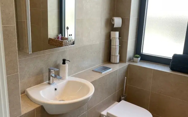 Stylish Modern Apartment in St Albans City