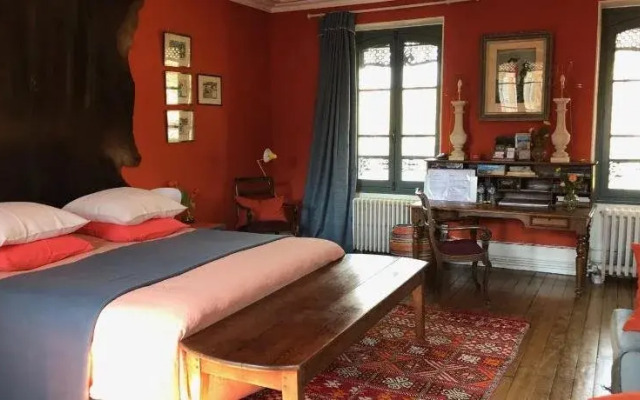 Bed in Versailles - Villa de la Pièce d'Eau des Suisses