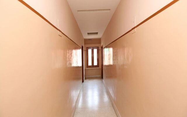 Oyo 18287 Akshya Hotel