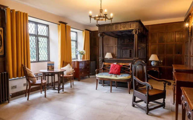 Weston Manor Hotel