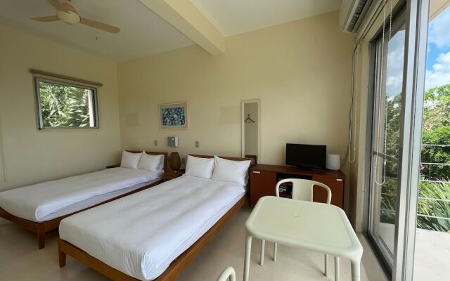 Blue Cave Hotel in Green