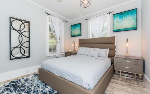 20 Hypolita - Luxury Downtown Apartment