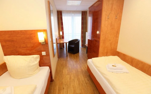 Café & Hotel am Holzhafen