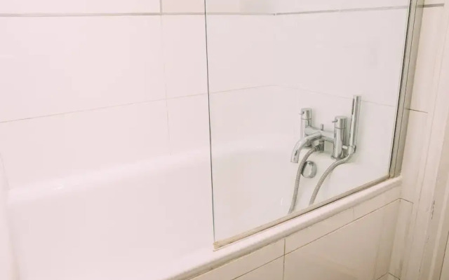 Cosy Finborough Road Gem - DNS