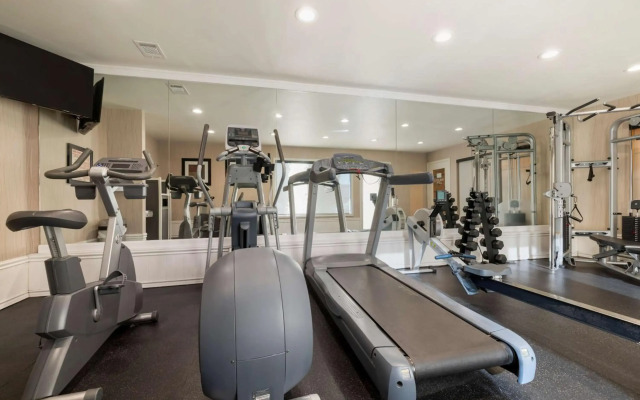 Best Western Plus Carriage Inn