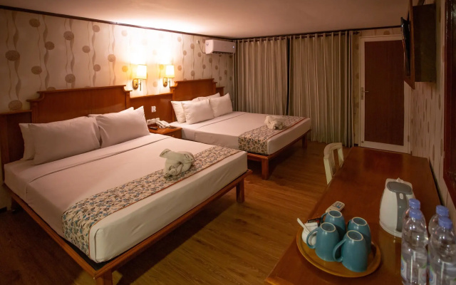 Royal Caravan Hotel Trawas