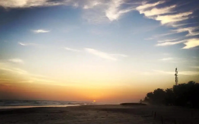 Kame Surf Camp & School Sunset Beach Bar