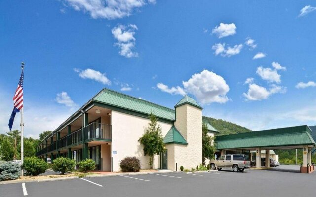 Hotel Red Rose by Townhouse Covington I-64