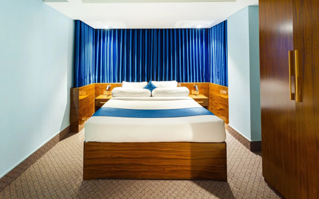 Hotel The Capital