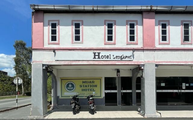 OYO 90324 Muar Station Hotel