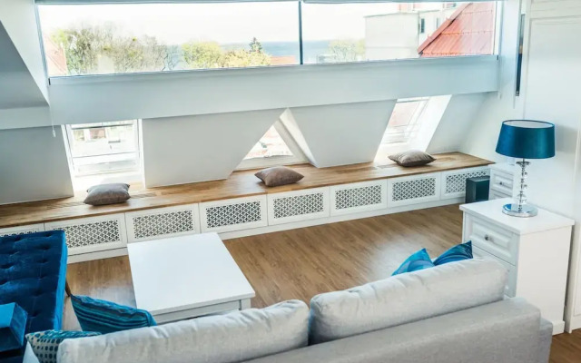 Sky and Sea Apartment by Renters