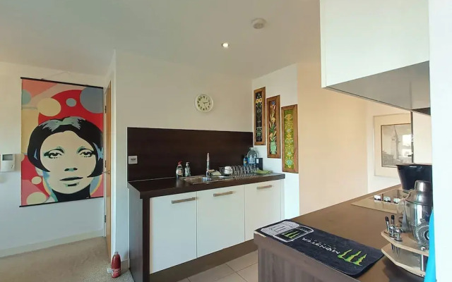 Apartmentsleeps5-balcony-petfriendly-aoarena-heatonpark-onstreetparking