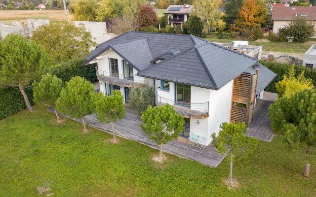 Dream 5BD Villa for Families Geneva 14KM