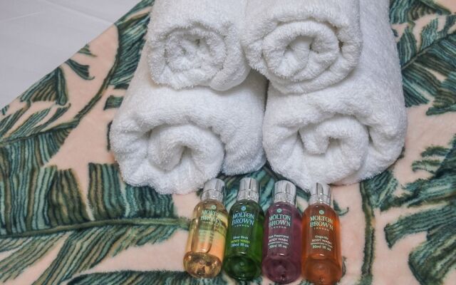Saxon Rose Apartment