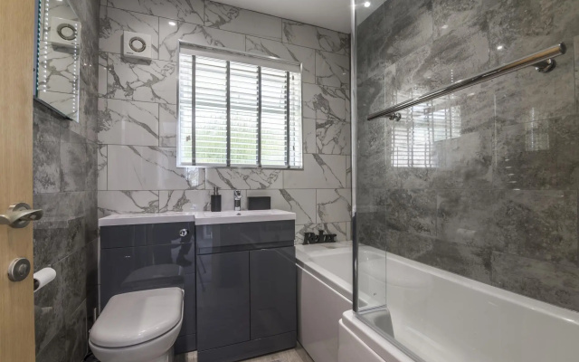 Mayfield House - 4 Bedroom House - Tenby