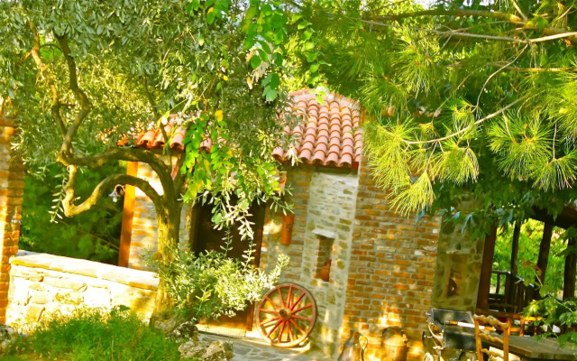 Stonehouse By Ipek