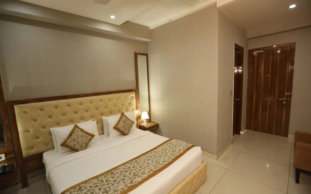 Hotel Starex Opp. Artemis Hospital