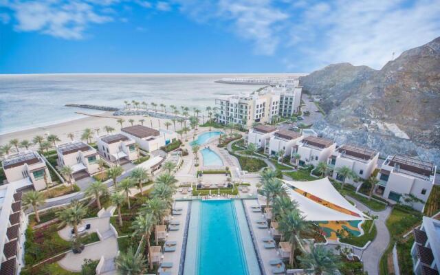 Luxurious 5 Bedroom Apartment - Full Ocean view